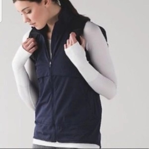 Lululemon Kicking Asphalt Vest Navy 4 - Picture 2 of 10